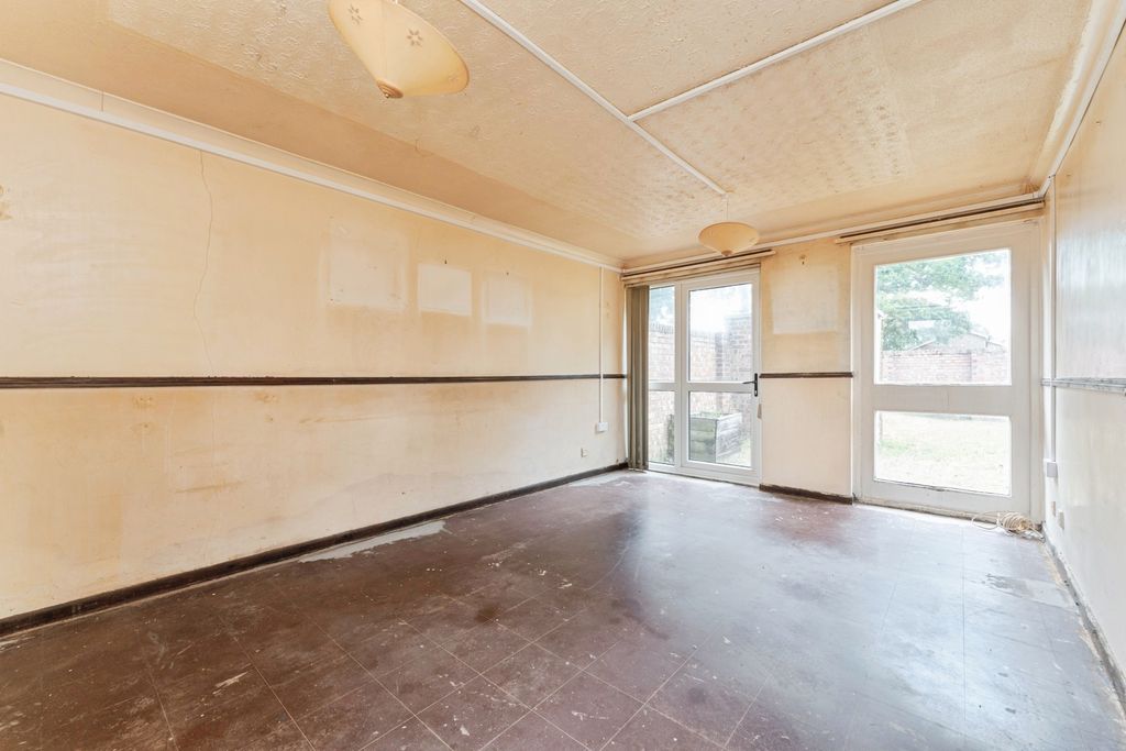 Property photo 3 of 18 Pbox-Img.Jpg