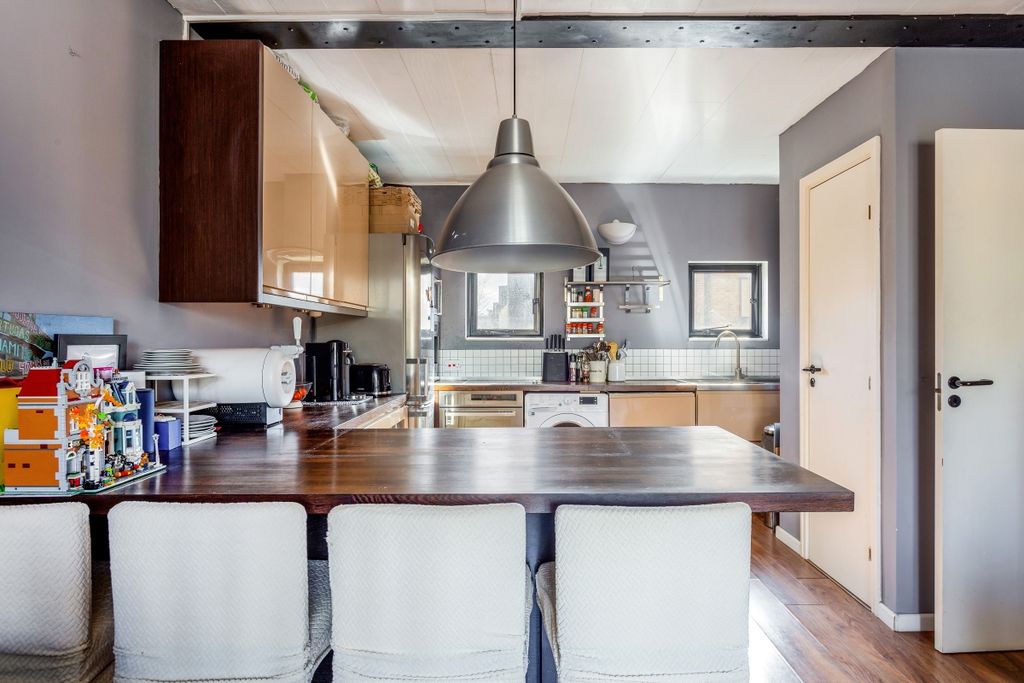 Property photo 3 of 19 Breakfast Bar