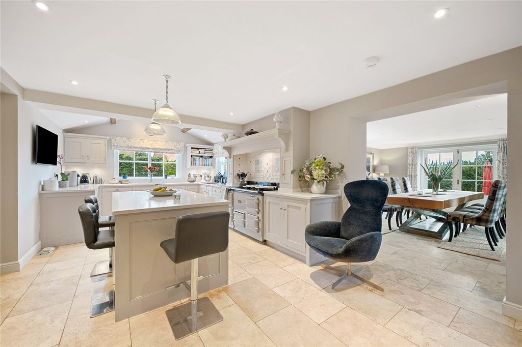 Property photo 3 of 24 Breakfast Kitchen