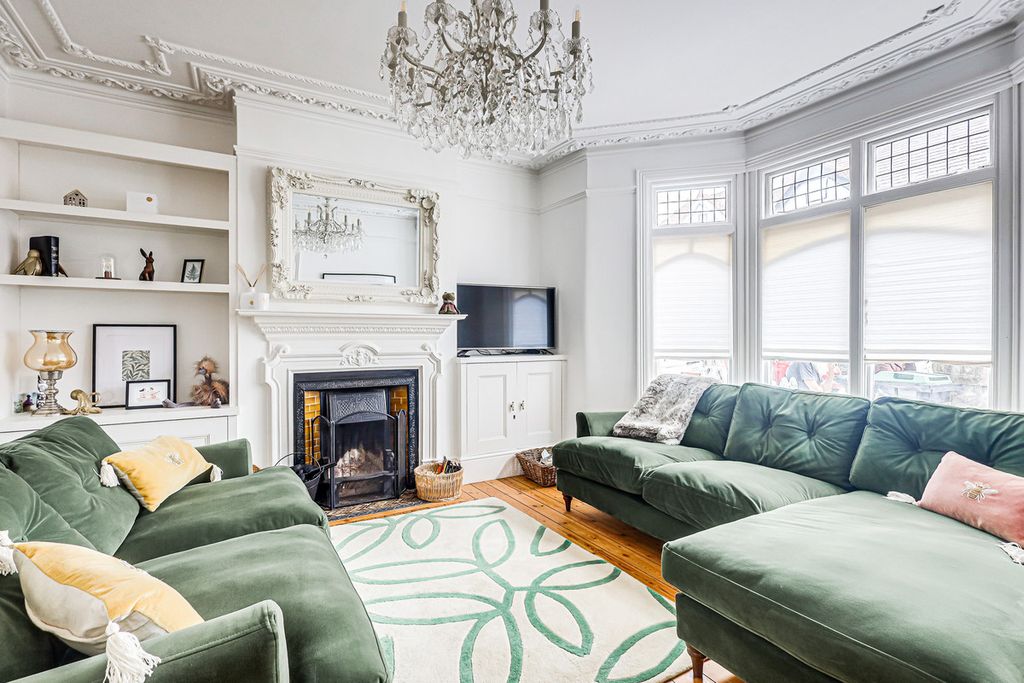 Property photo 1 of 18