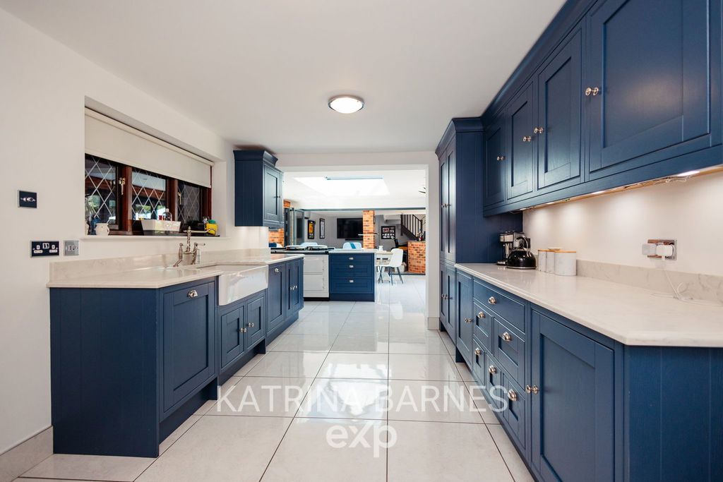 Property photo 3 of 42