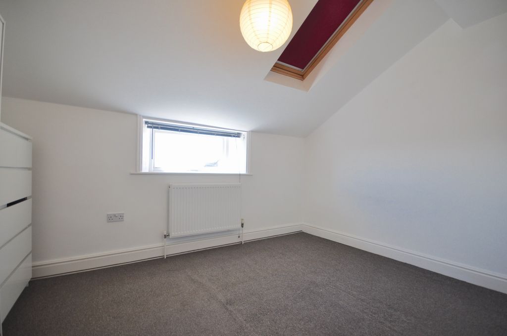 Property photo 3 of 11 Living Room