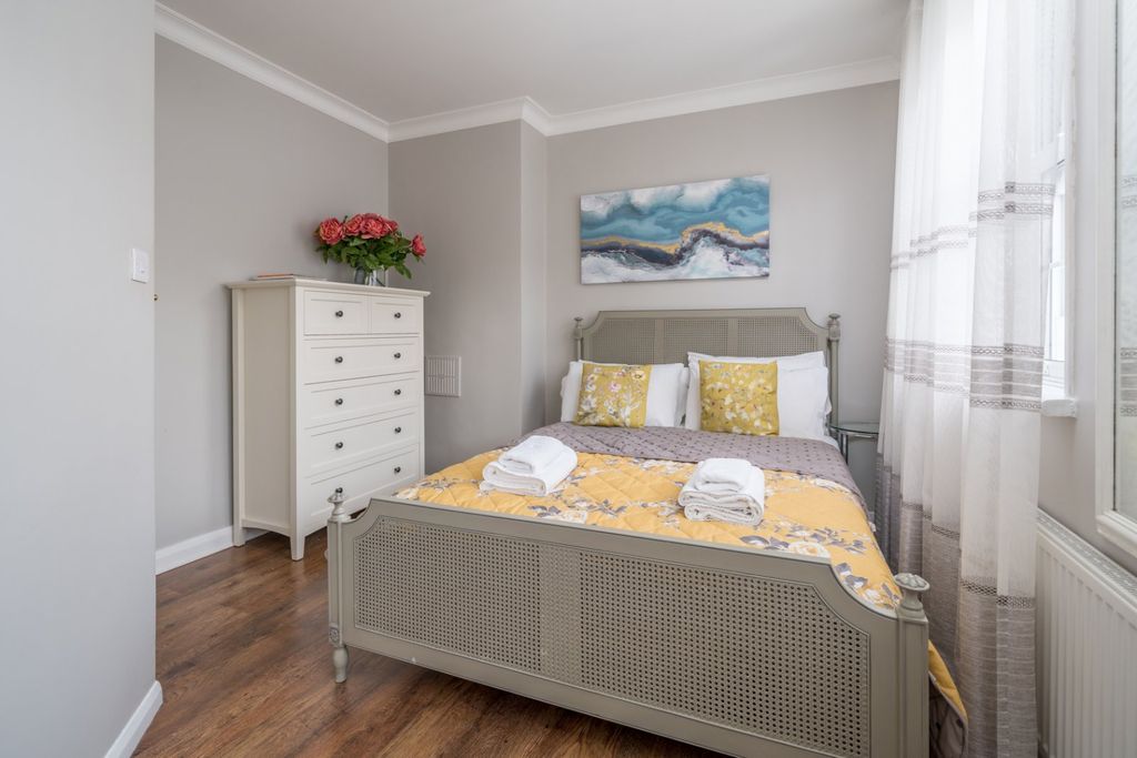 Property photo 3 of 25