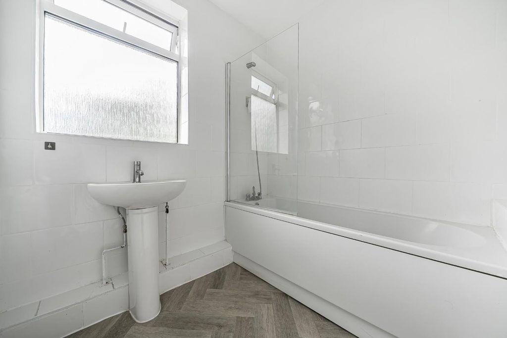Property photo 3 of 18 1471146-6-6A1Ed996B4F5A.Jpg