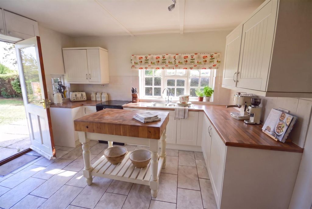 Property photo 2 of 15 Kitchen1.Jpg