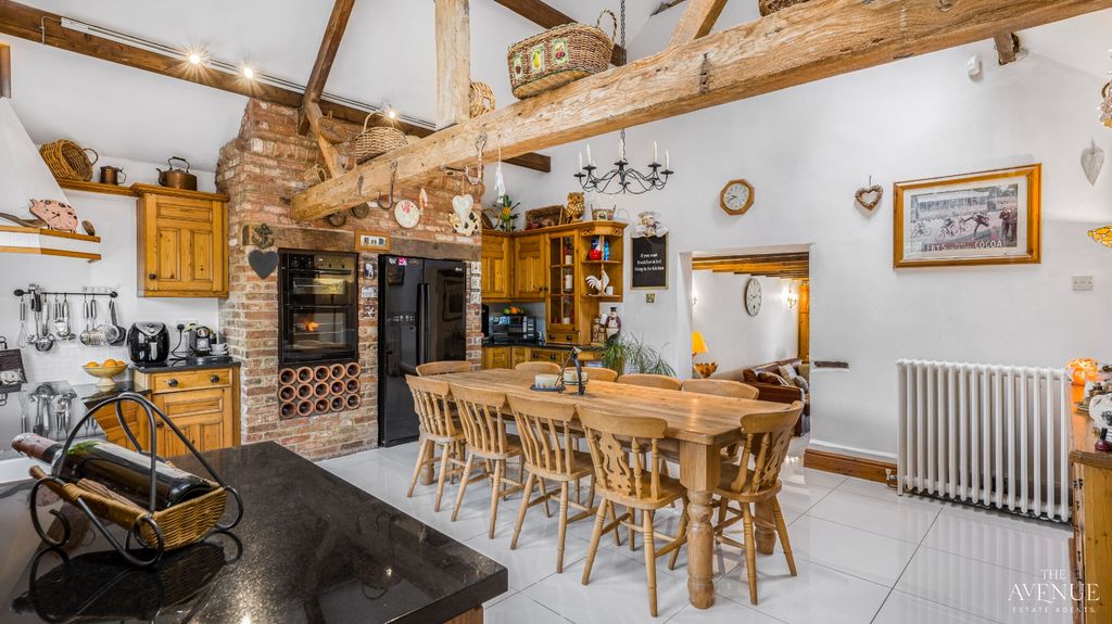 Property photo 3 of 33 2772408