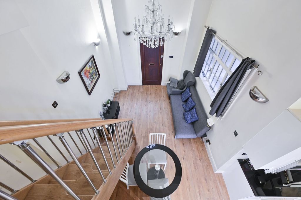 Property photo 2 of 7