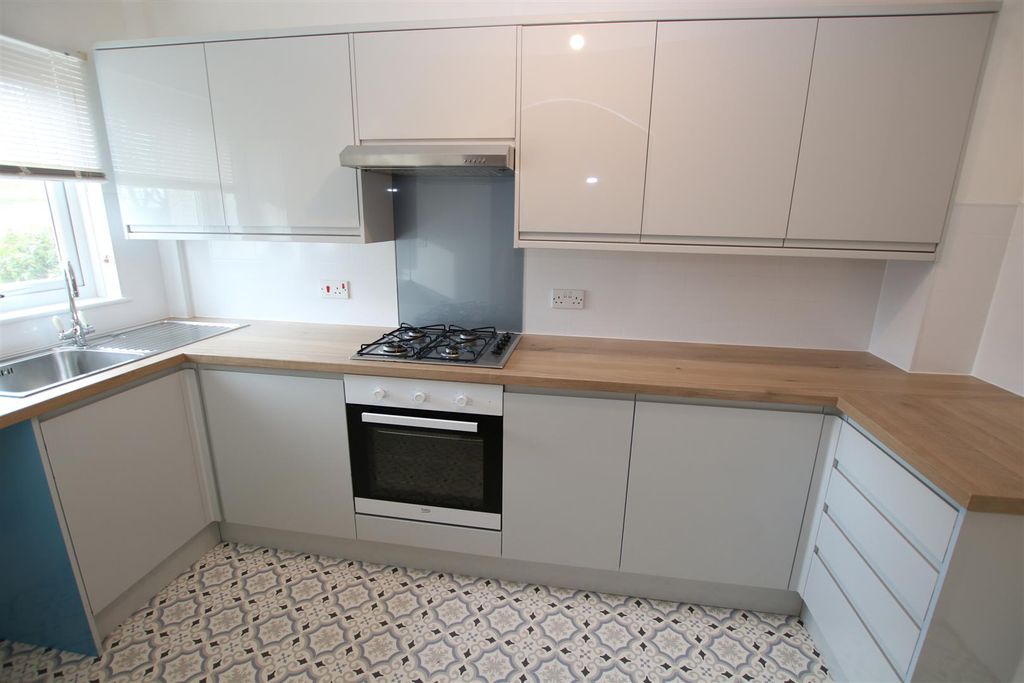 Property photo 2 of 9 Kitchen.Jpg