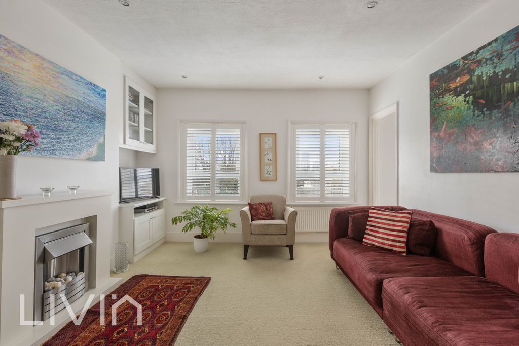 Property photo 3 of 12 Photo 4