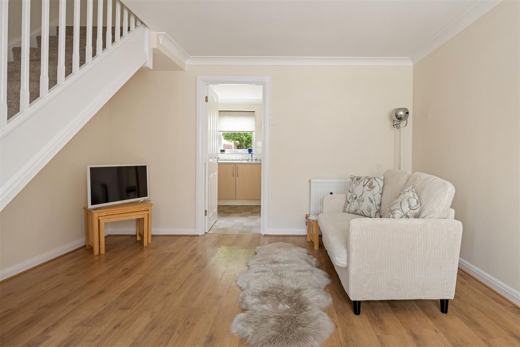 Property photo 2 of 20 Victory Road, E11