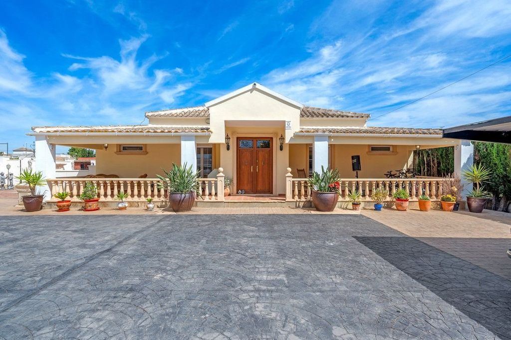 Property photo 1 of 50