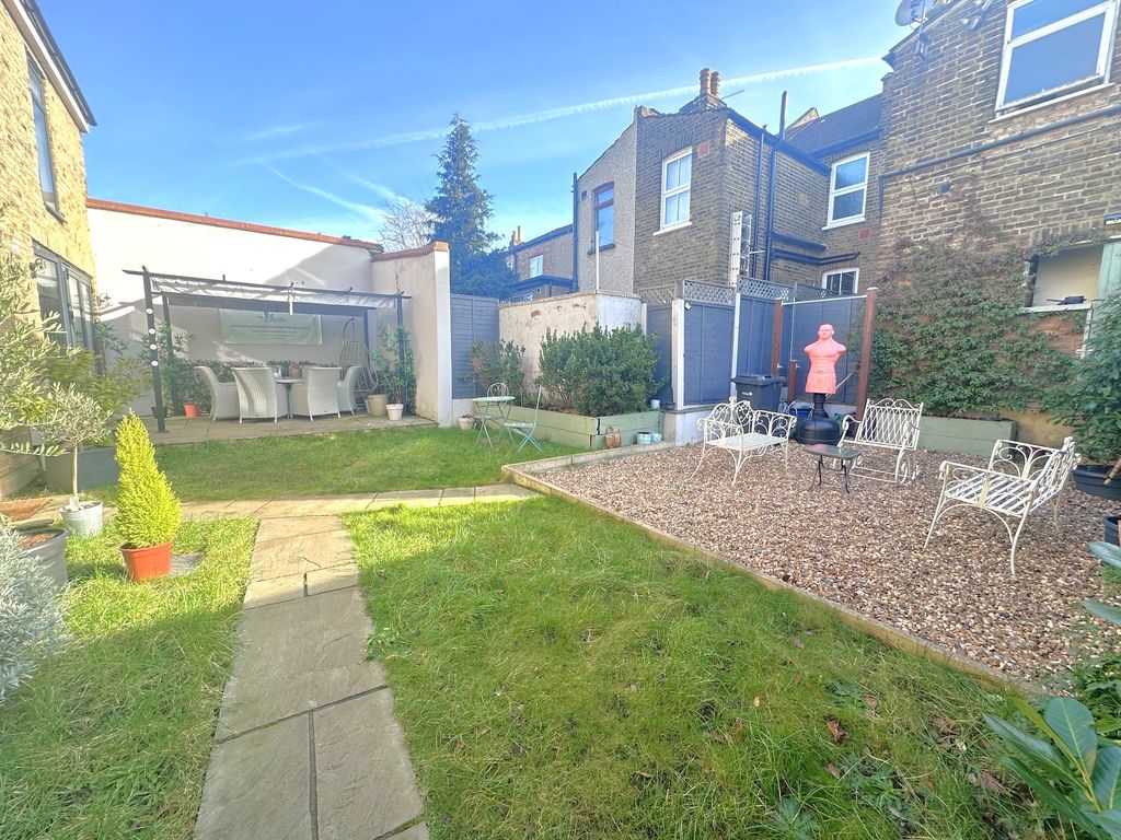 Property photo 2 of 20 Front Garden