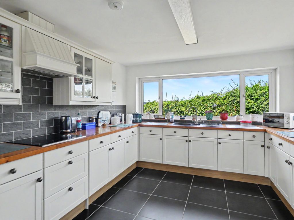 Property photo 3 of 13 3 - Picture No. 05