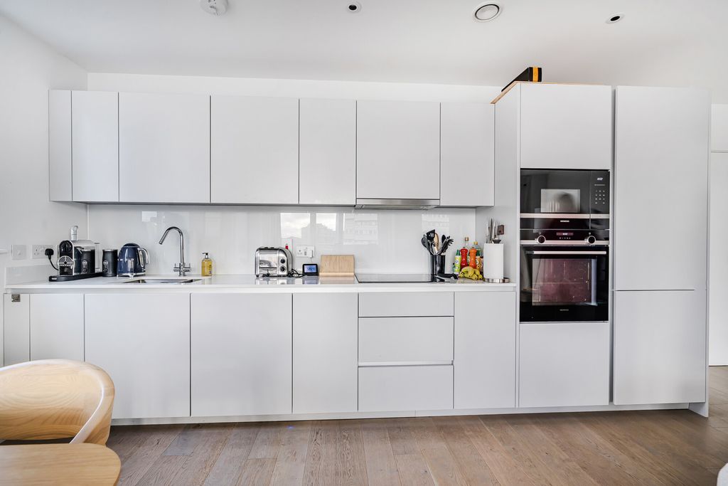 Property photo 3 of 16 Kitchen