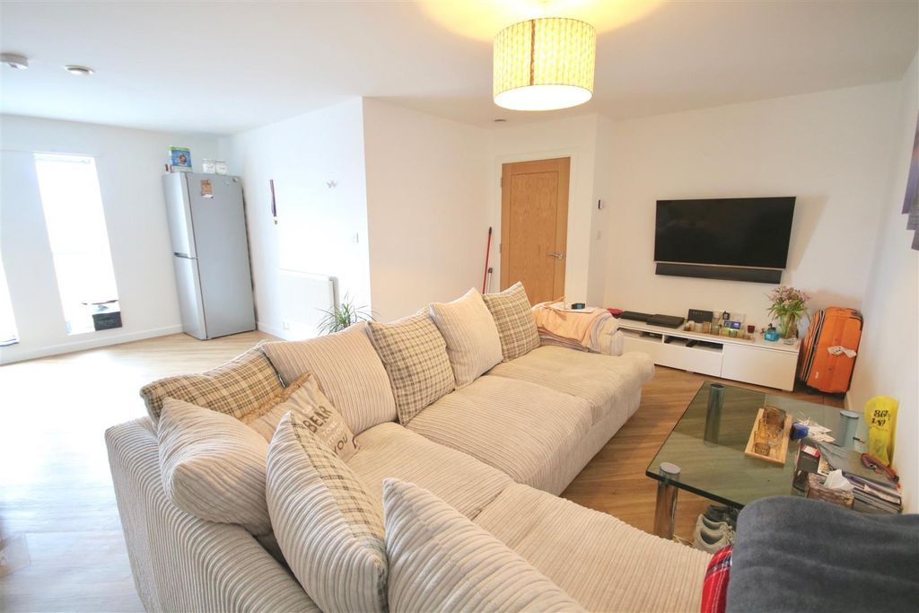 Property photo 3 of 8 Ccwliqvd_0Ab8Ncixjcz5Q.Jpg