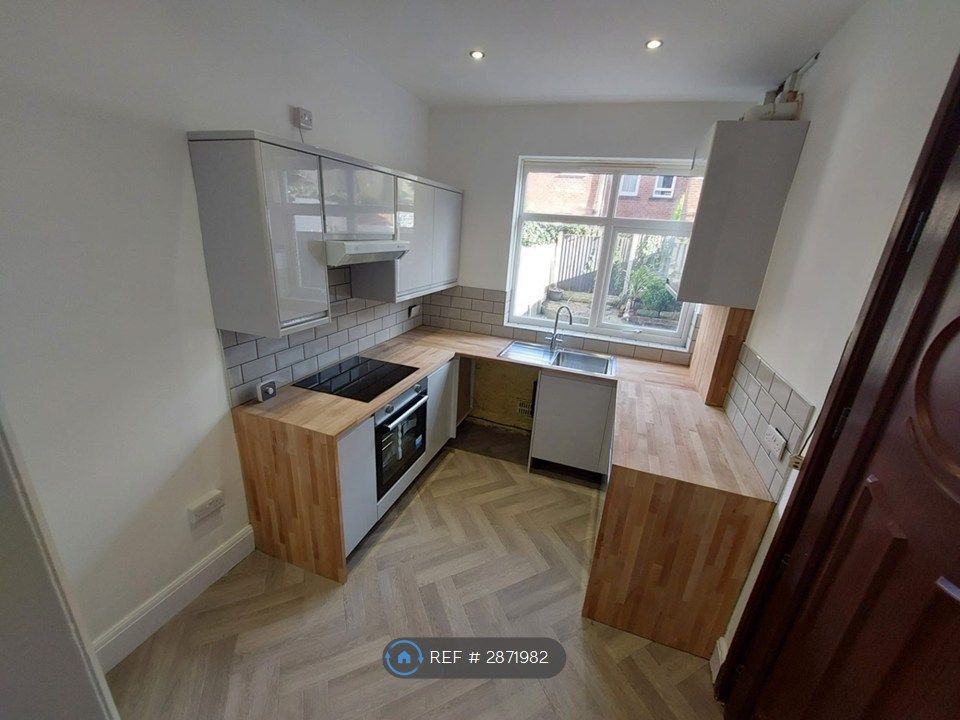 Property photo 1 of 11 Kitchen