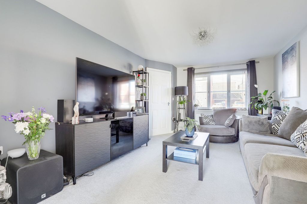 Property photo 2 of 26