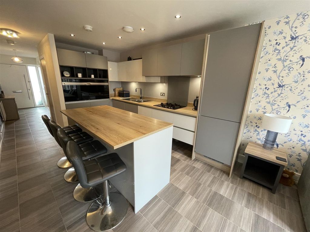 Property photo 3 of 20 9 Warley.Jpg