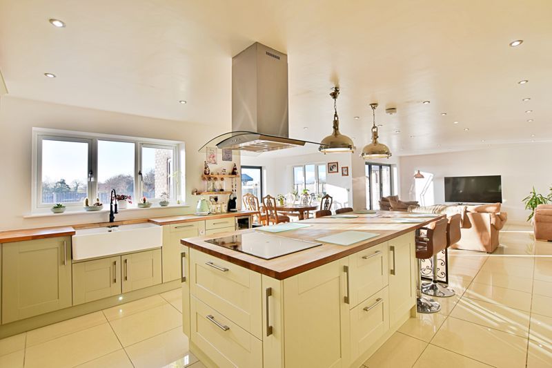 Property photo 2 of 37 Photo 10