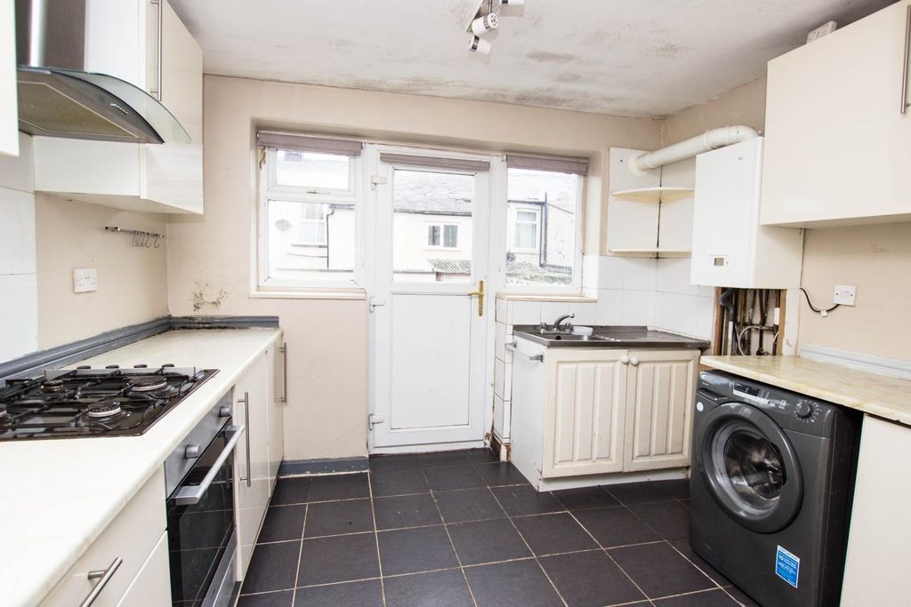 Property photo 3 of 8