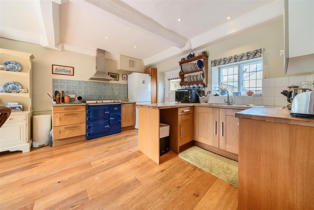 Property photo 3 of 16 Kitchen