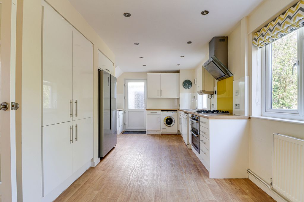 Property photo 3 of 16 Kitchen