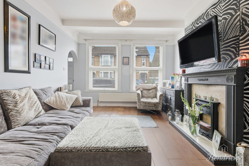 Property photo 2 of 23