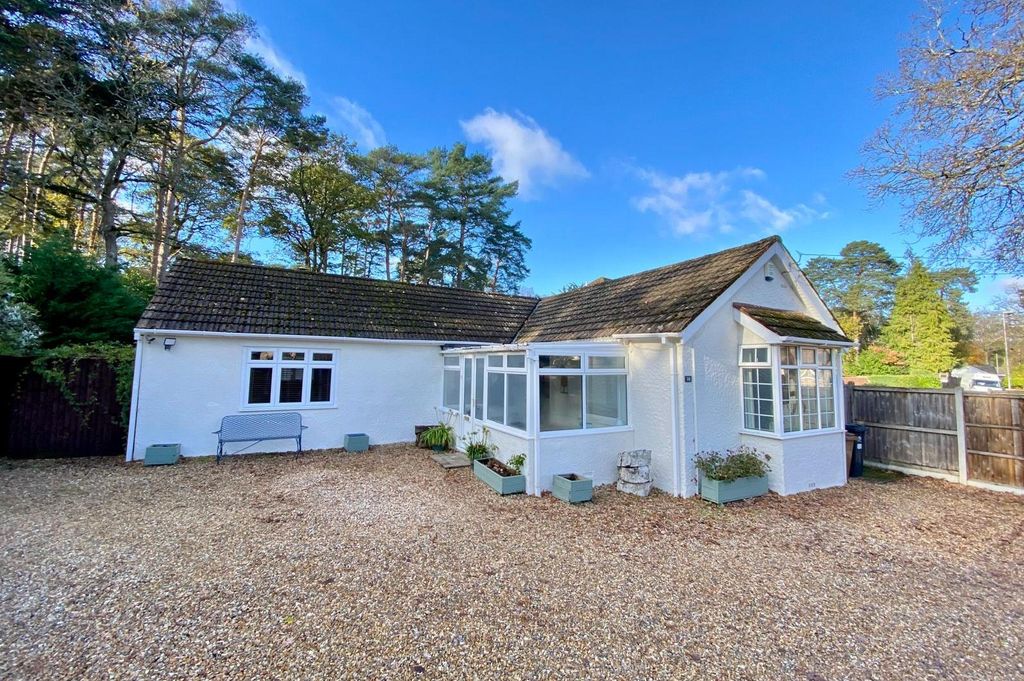 Property photo 1 of 30 4 Bedroom Bungalow