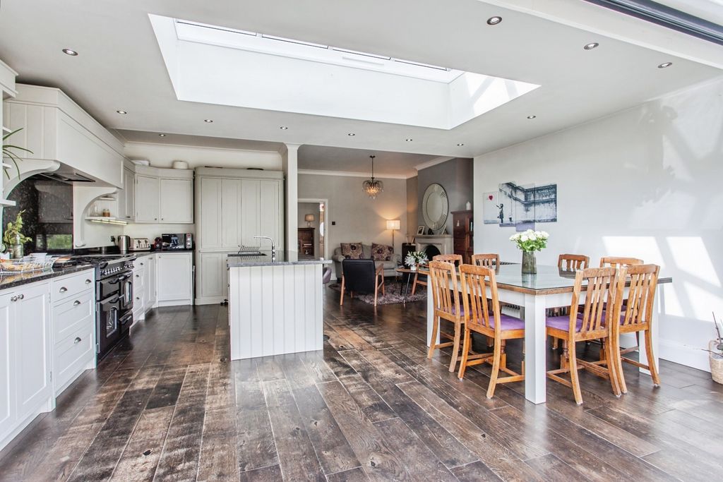 Property photo 3 of 17 Kitchen/Dining Room