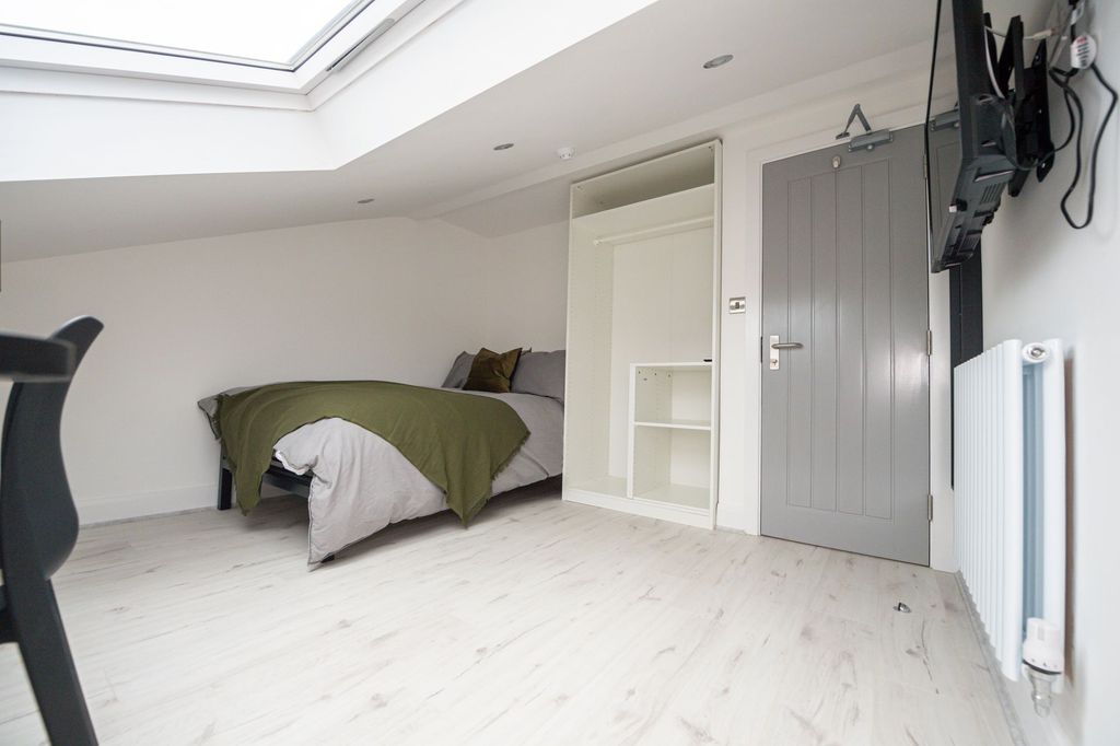 Property photo 3 of 9 Bright And Cozy Bedroom With Ample Natural Light F...