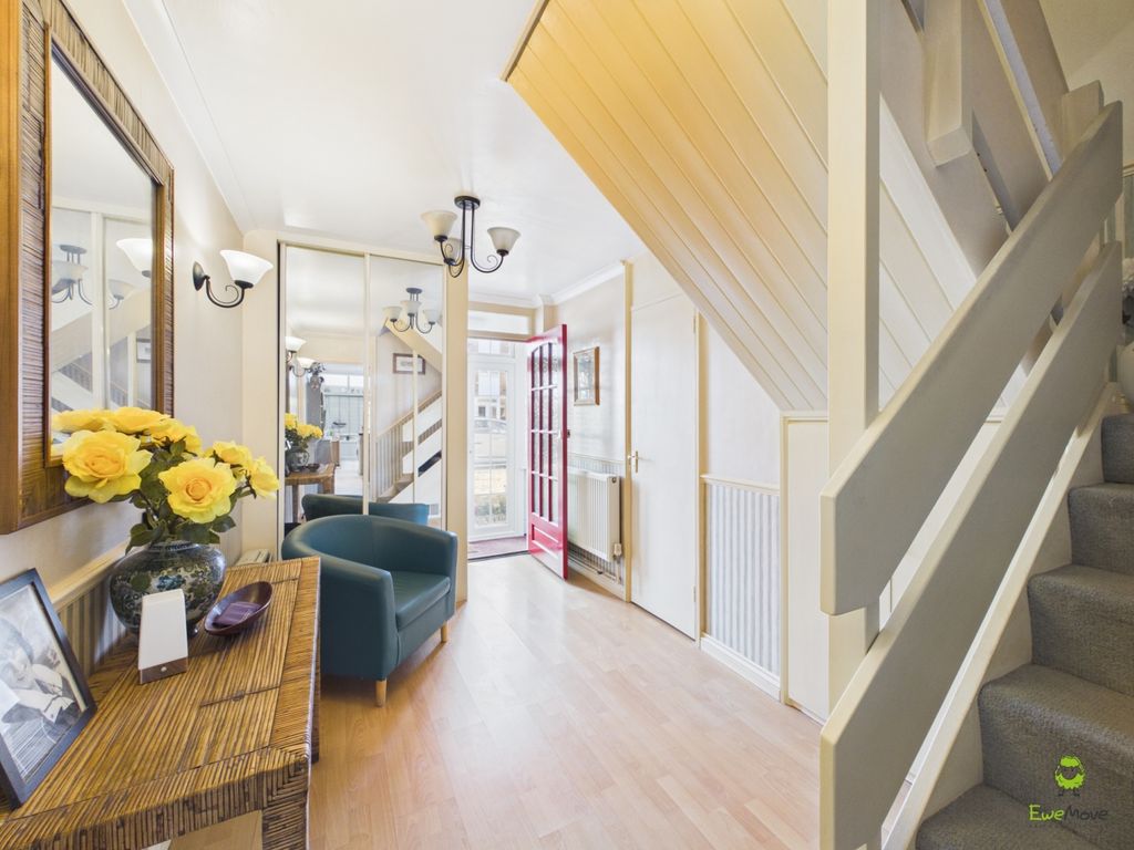 Property photo 2 of 14 Entrance Hall Presented By James Hillier Of Ewemov