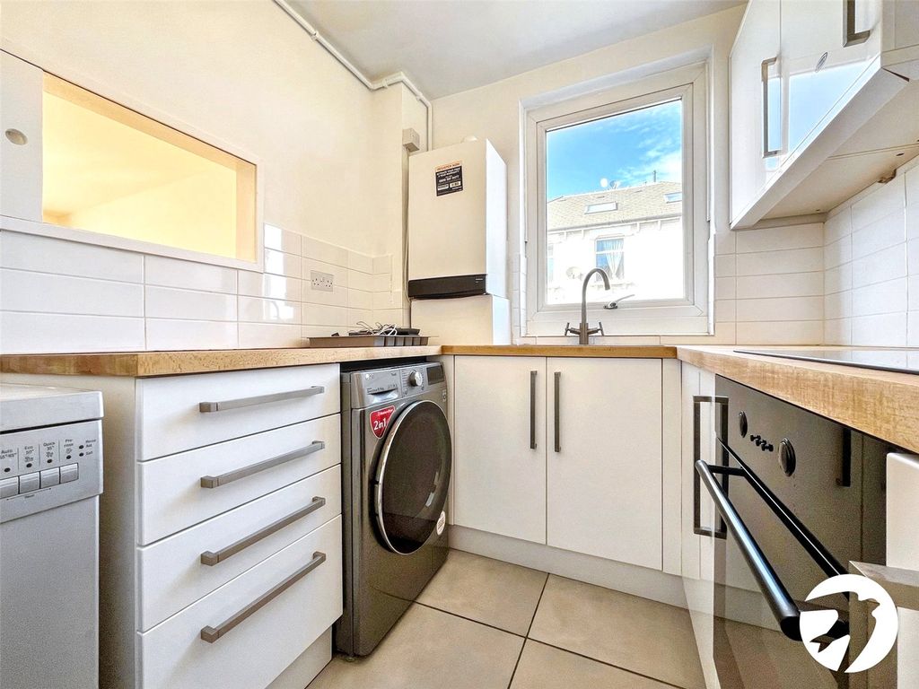 Property photo 3 of 11 Picture No. 12