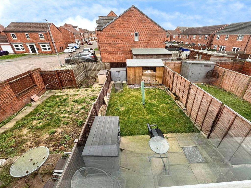 Property photo 3 of 9 Gardens