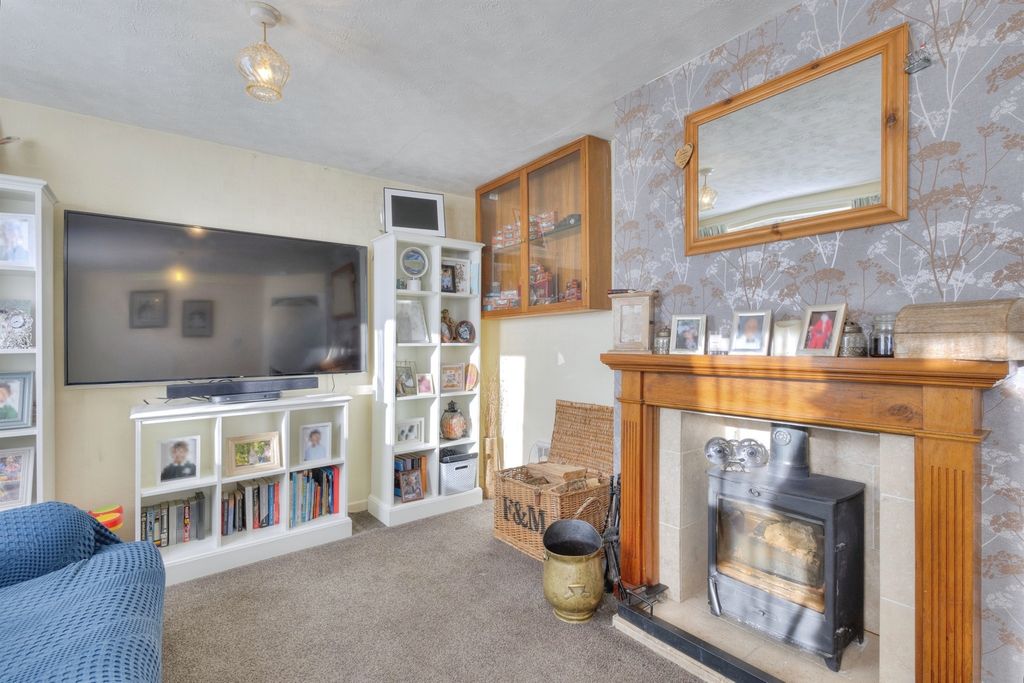 Property photo 3 of 17