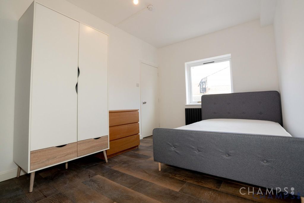 Property photo 1 of 6 Room With En-Suite For Rent