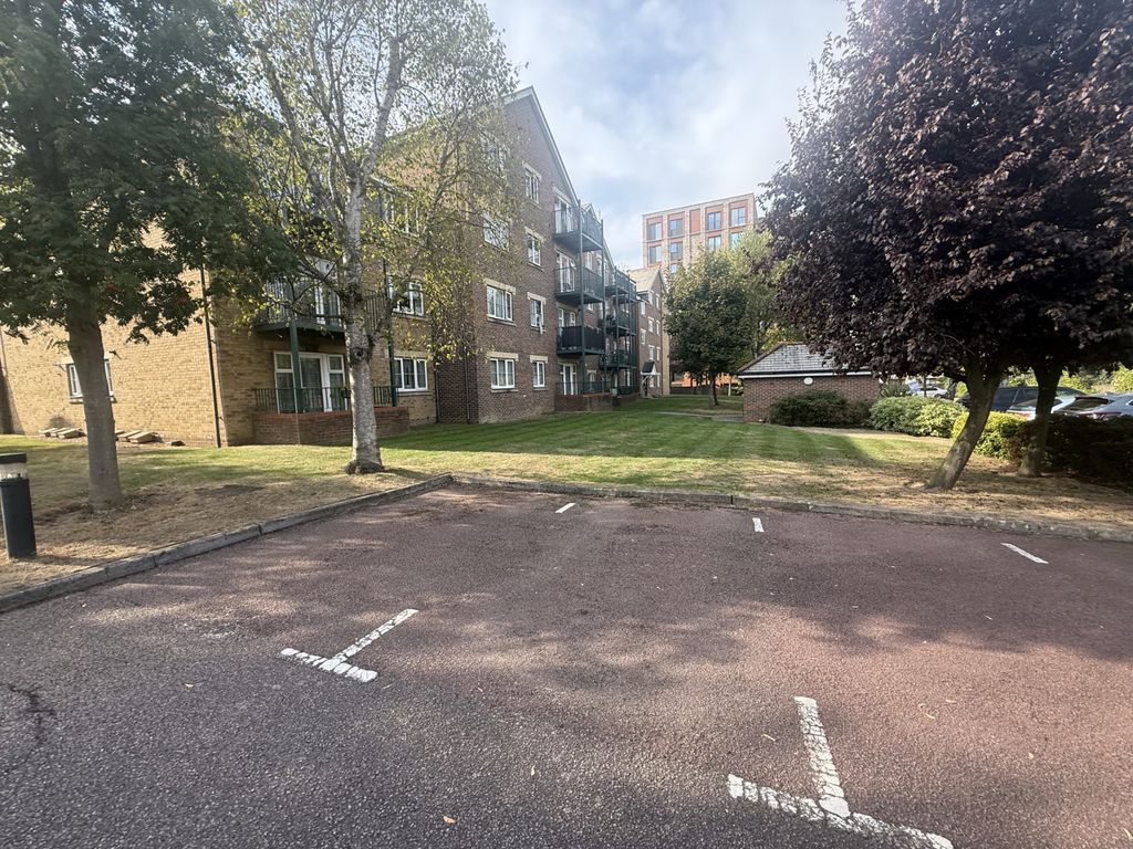 Property photo 1 of 10 Two Bedroom Flat In Harrow On The Hill
