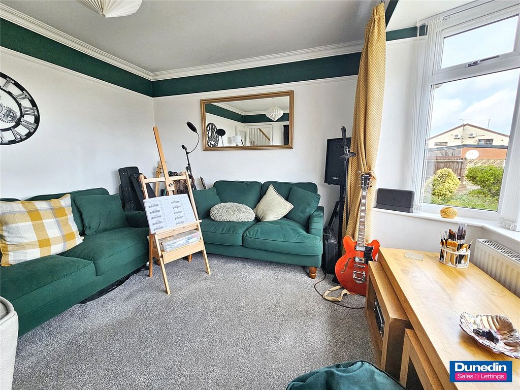 Property photo 3 of 23 Picture No. 09