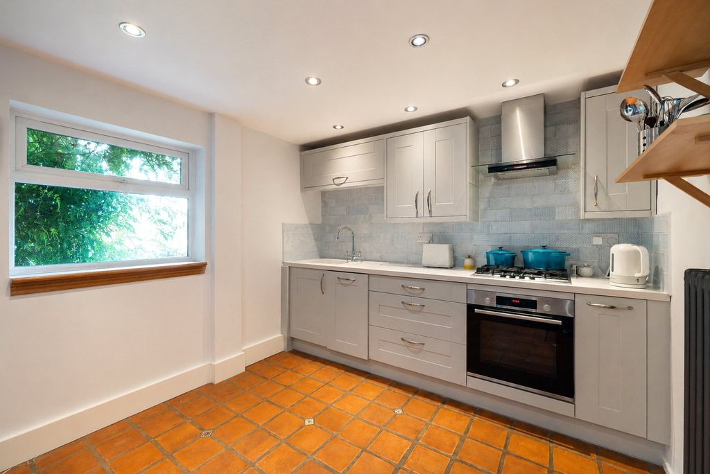 Property photo 2 of 16 Picture No. 28