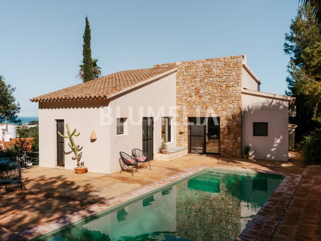 Property photo 1 of 47 Mediterranean Villa With Privacy And Sea Views For Sale In Dénia