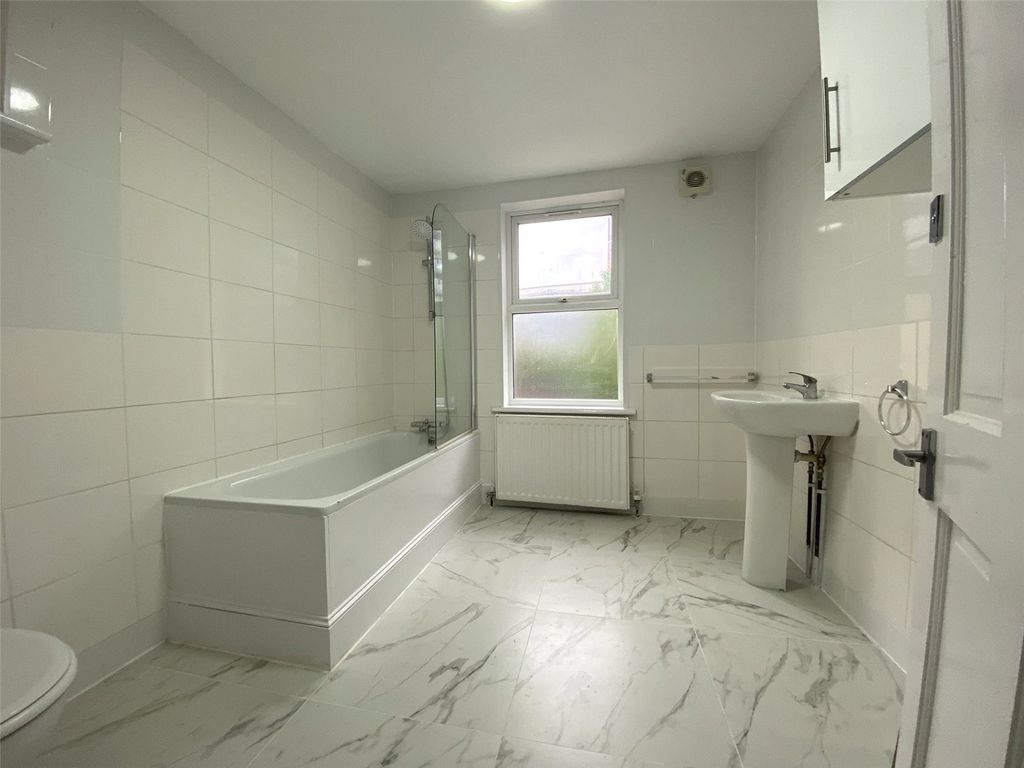 Property photo 3 of 6 Picture No. 01