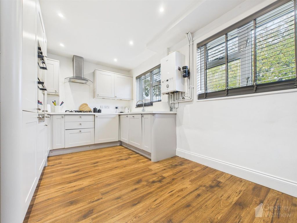 Property photo 3 of 21 Cam02365G0-Pr0376-Still004.Jpg