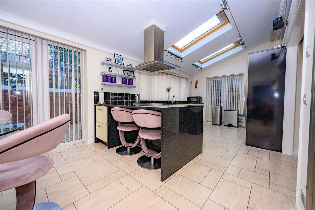 Property photo 3 of 41 Kitchen/ Dining Room/ Breakfast Room