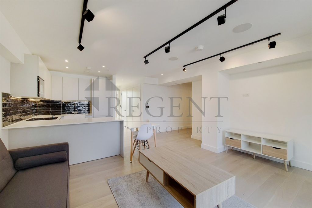 Property photo 3 of 10 Open Plan