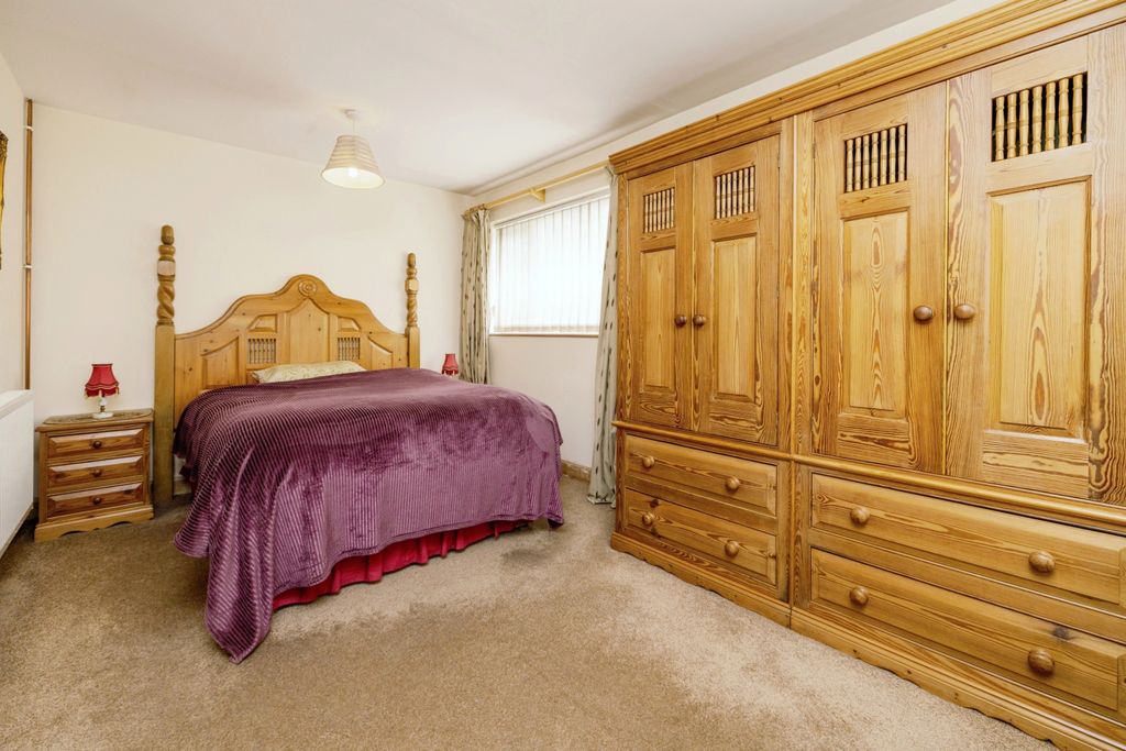 Property photo 2 of 9 Bedroom 1