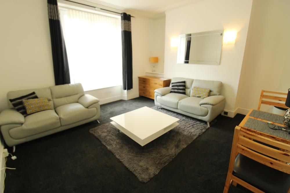 Property photo 2 of 5 299G Lounge