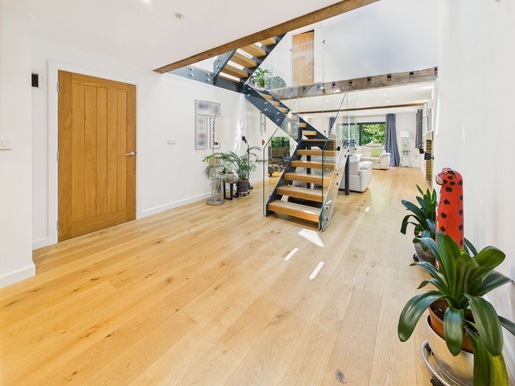 Property photo 3 of 28