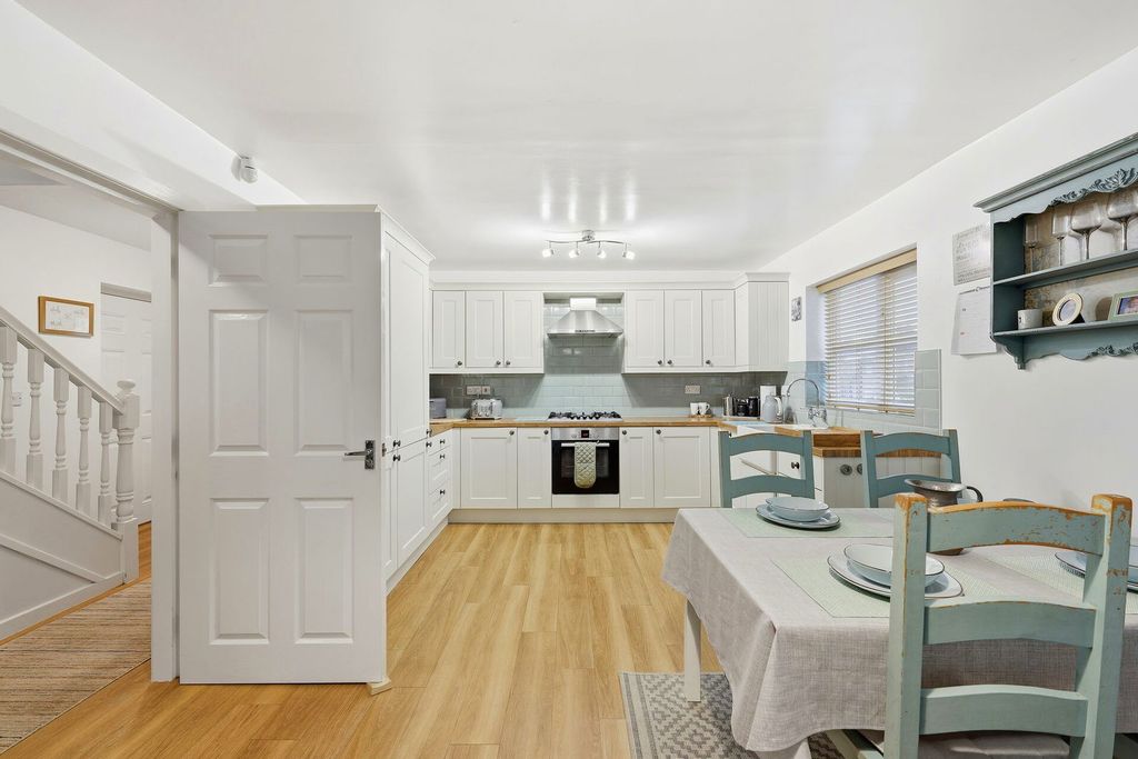 Property photo 3 of 24