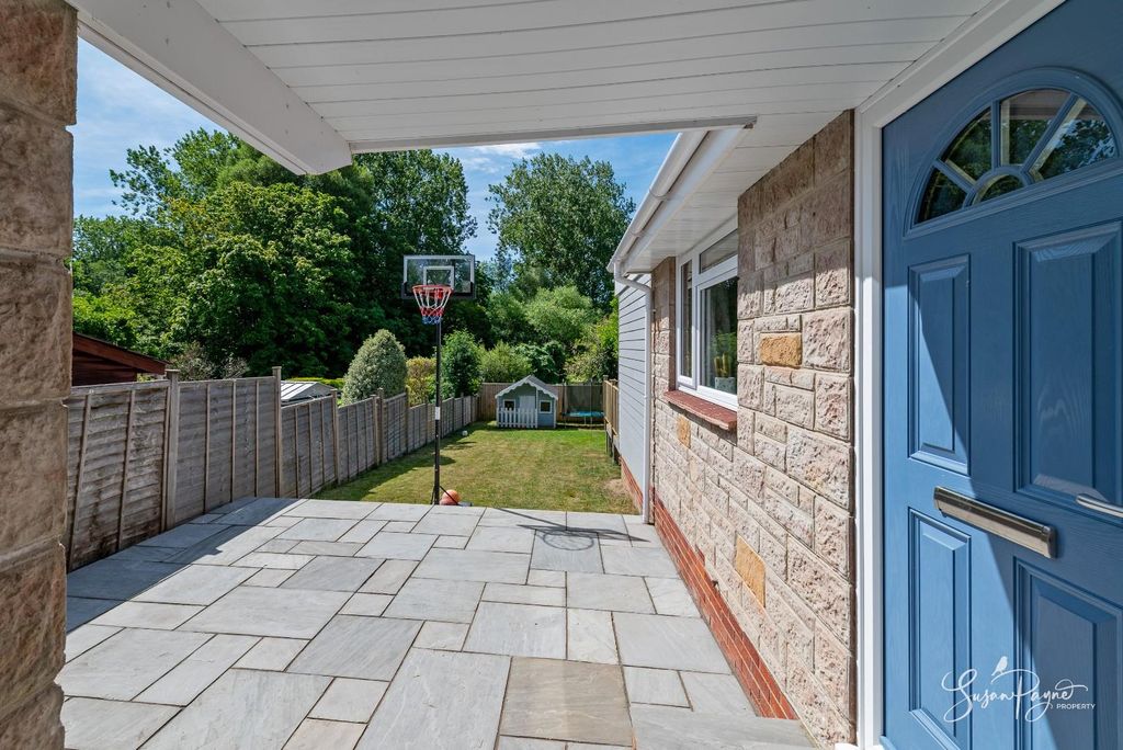 Property photo 3 of 34 Entrance