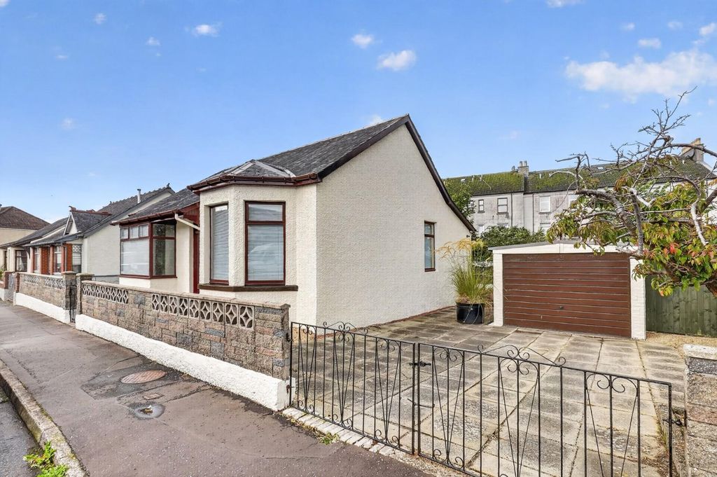 Property photo 2 of 28 15 Allanpark Street, Largs 00002.Jpg