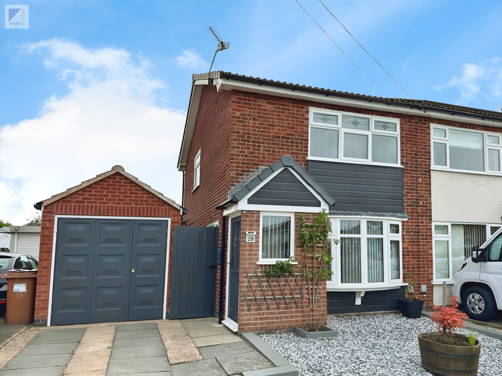 Property photo 1 of 13 Moray Close, Hinckley